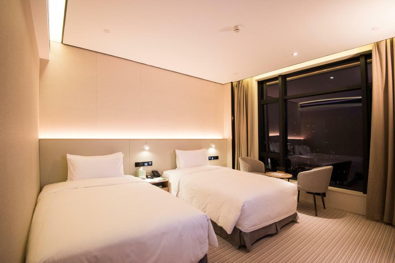 Virtuous World Hotel Foshan Exterior foto